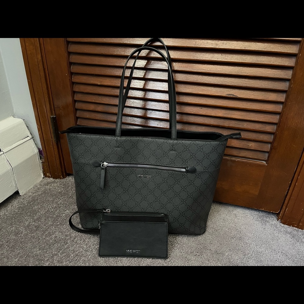 nine west tote bag and wristlet